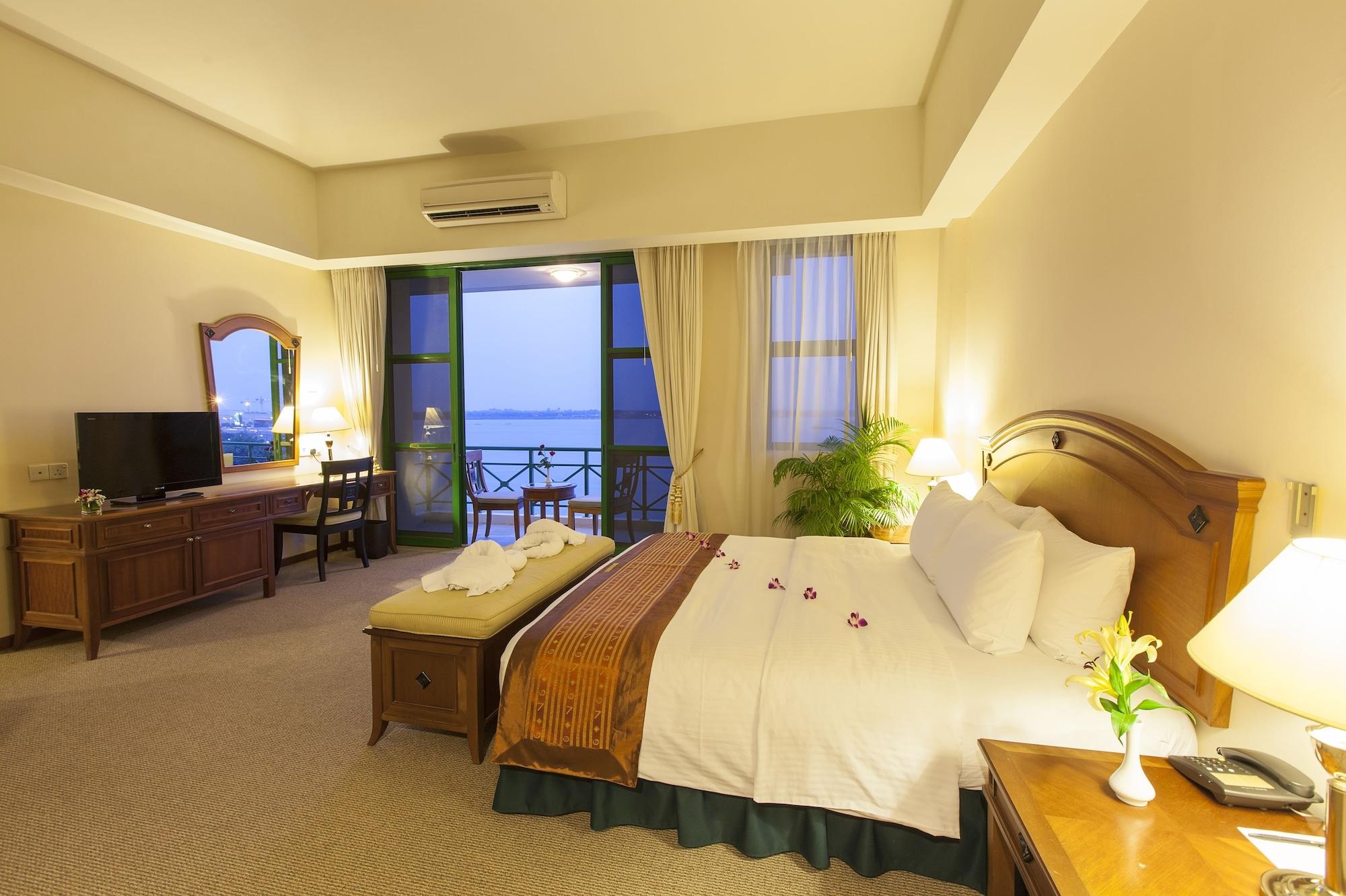 Himawari Hotel Apartments Phnom Penh Ngoại thất bức ảnh