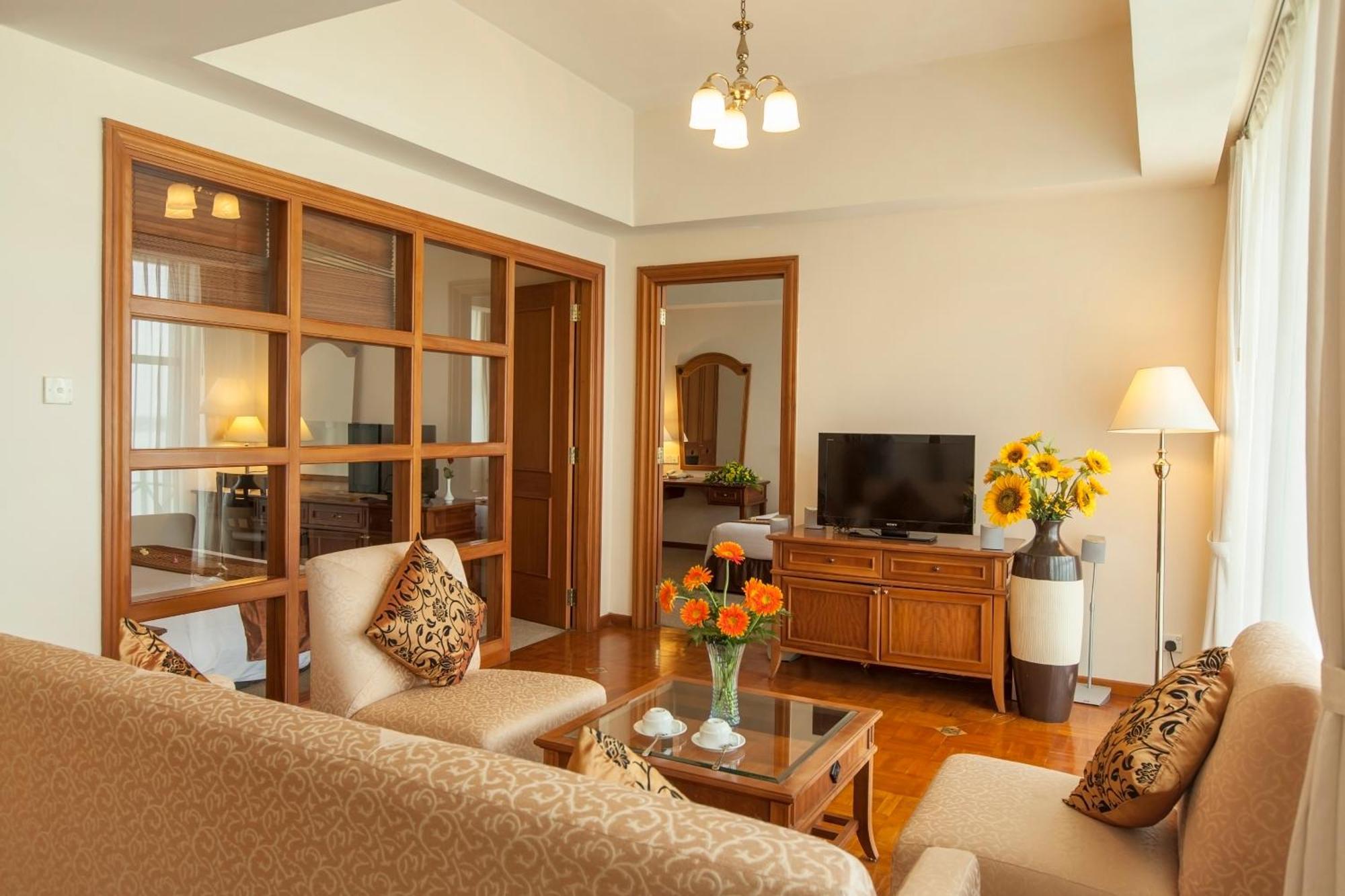 Himawari Hotel Apartments Phnom Penh Ngoại thất bức ảnh