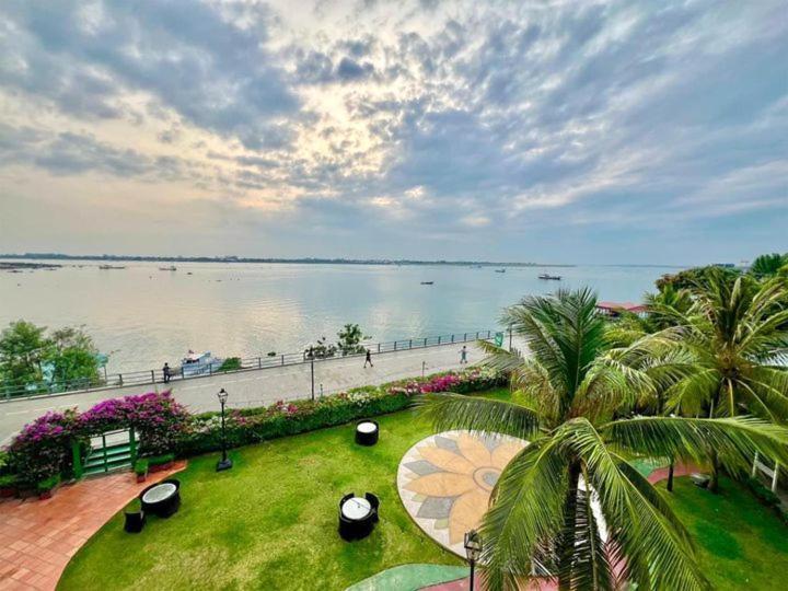 Himawari Hotel Apartments Phnom Penh Ngoại thất bức ảnh